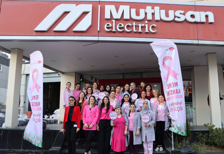 Farkında Ol, Güçlü Ol! Meme Kanseri Farkındalık Ayında Mutlusan Ailesi Bir Aradaydı